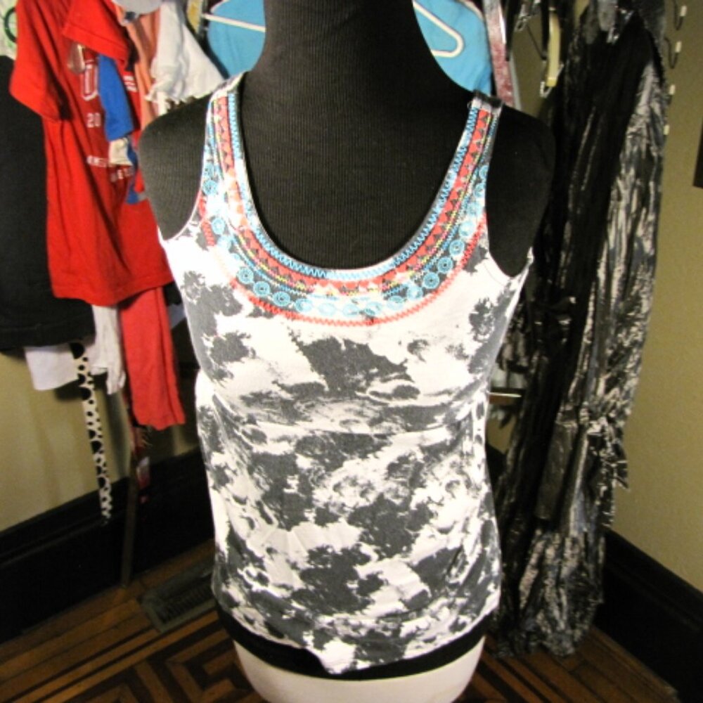 Circo Tank Top Size Medium (7/8)